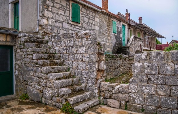 STONE TRIP